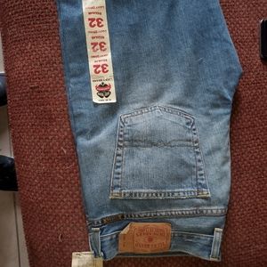 Women's Lucky brand blue jeans.  Size 14/32